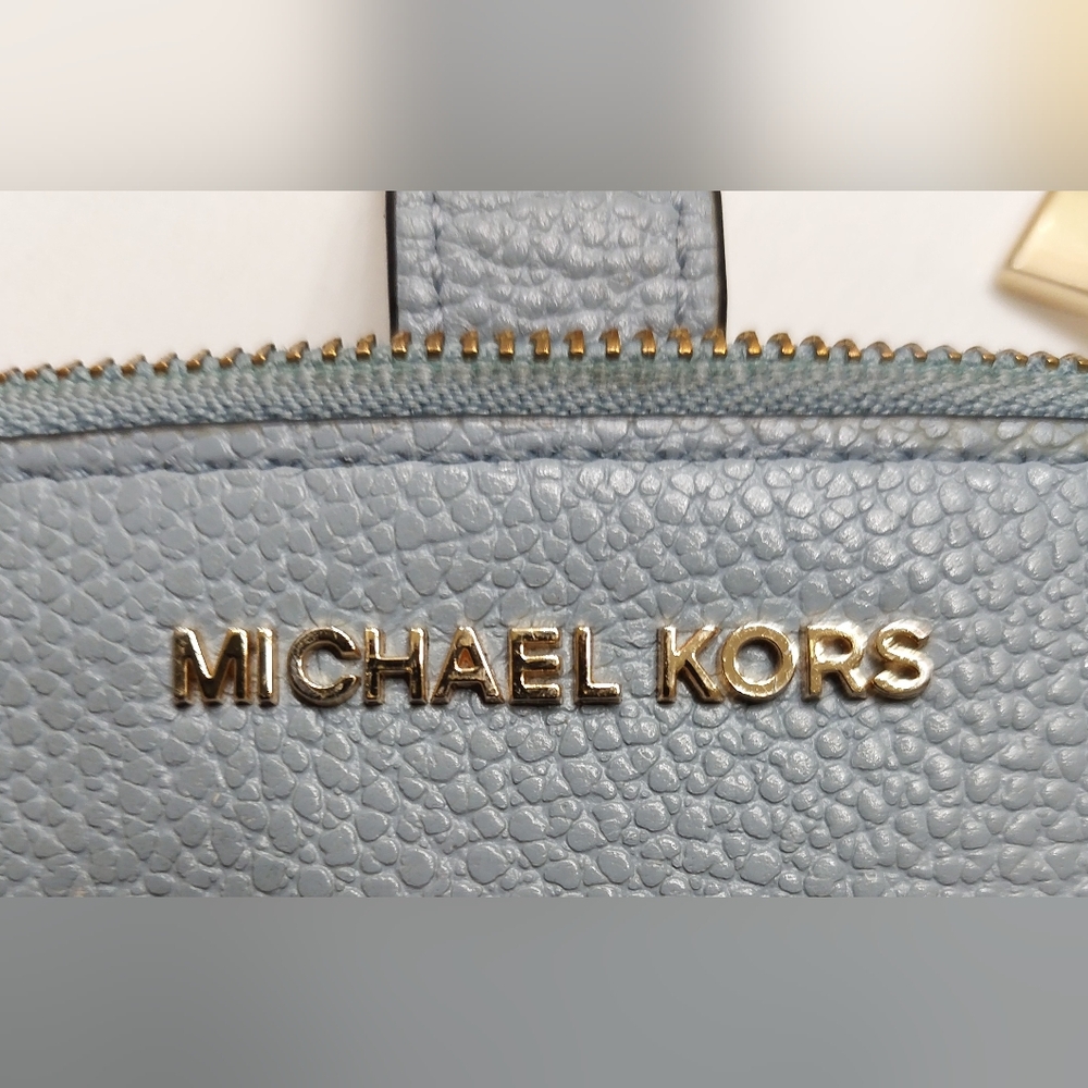 Michael Kors Wristlet. - Picture 7 of 12
